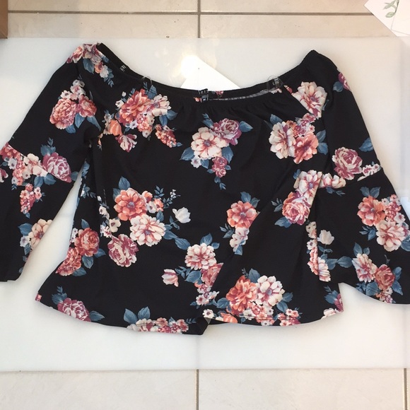 NWT Off the Shoulder Floral Blouse - Picture 6 of 8